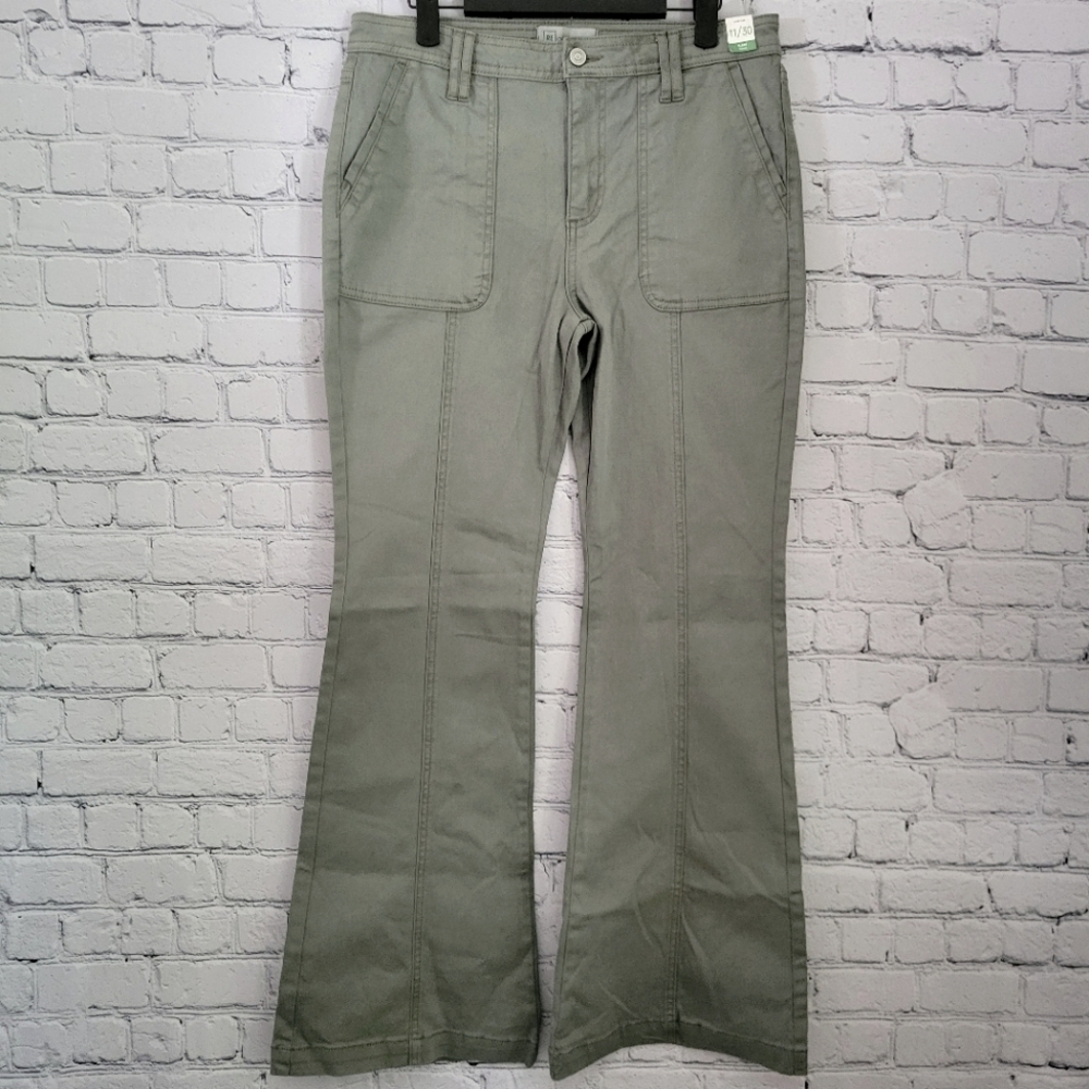 NWT Celebrity Pink Size 11 Regeneration Flare Pants